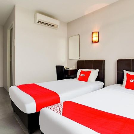 Oyo 89631 988 Hotel Johor Bahru Eksteriør bilde