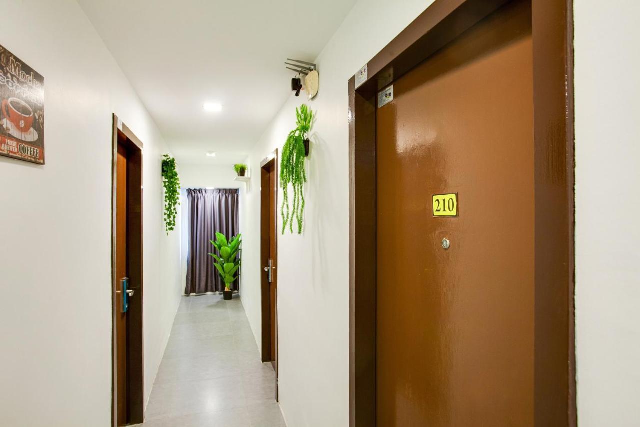 Oyo 89631 988 Hotel Johor Bahru Eksteriør bilde