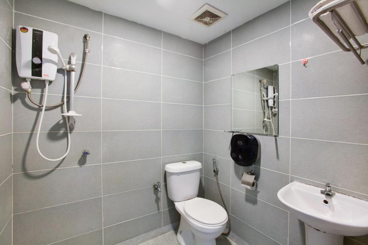 Oyo 89631 988 Hotel Johor Bahru Eksteriør bilde